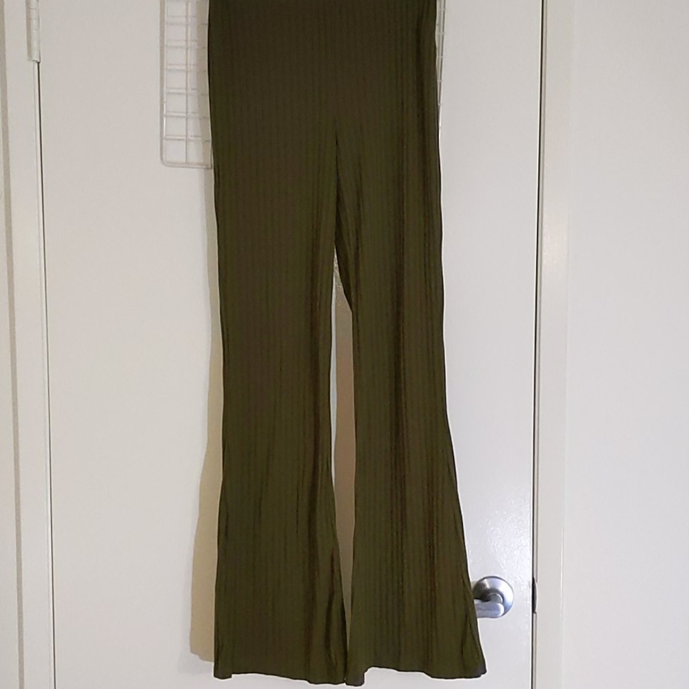 Forever 21 stretchy bell bottom pants size medium